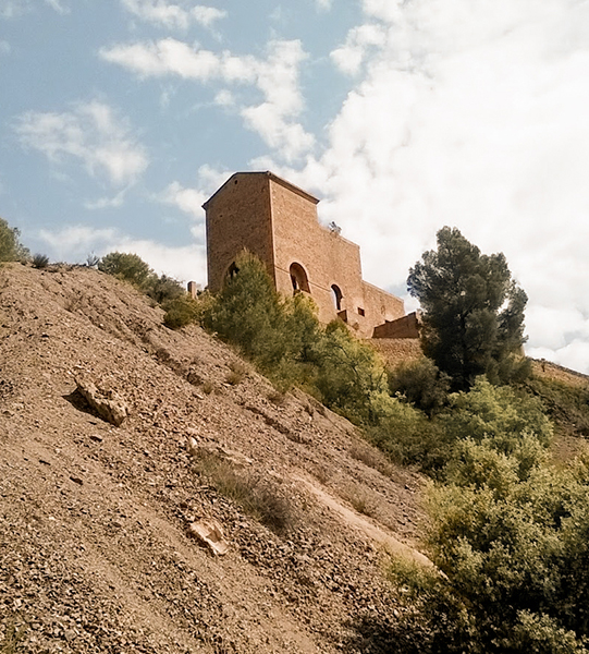 Montículo de tierra cerca de Bellmunt del Priorat