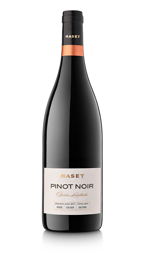 Red wine Pinot Noir from Maset Winery